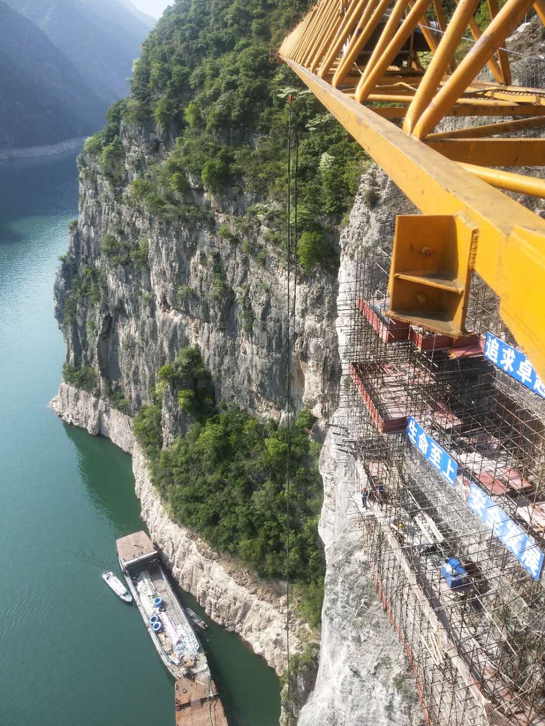 巫山县箭穿洞危岩治理工程2.jpg